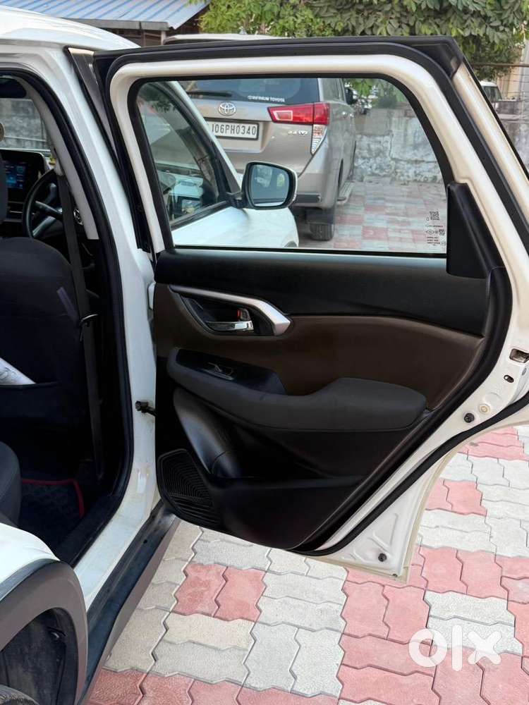 Toyota Urban Cruiser Hyryder 2023 Petrol Well Maintained