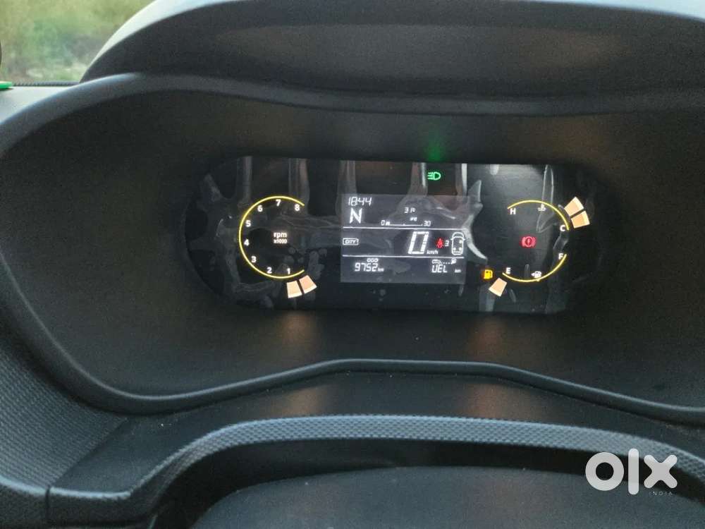 Tata Nexon, 2025, Petrol