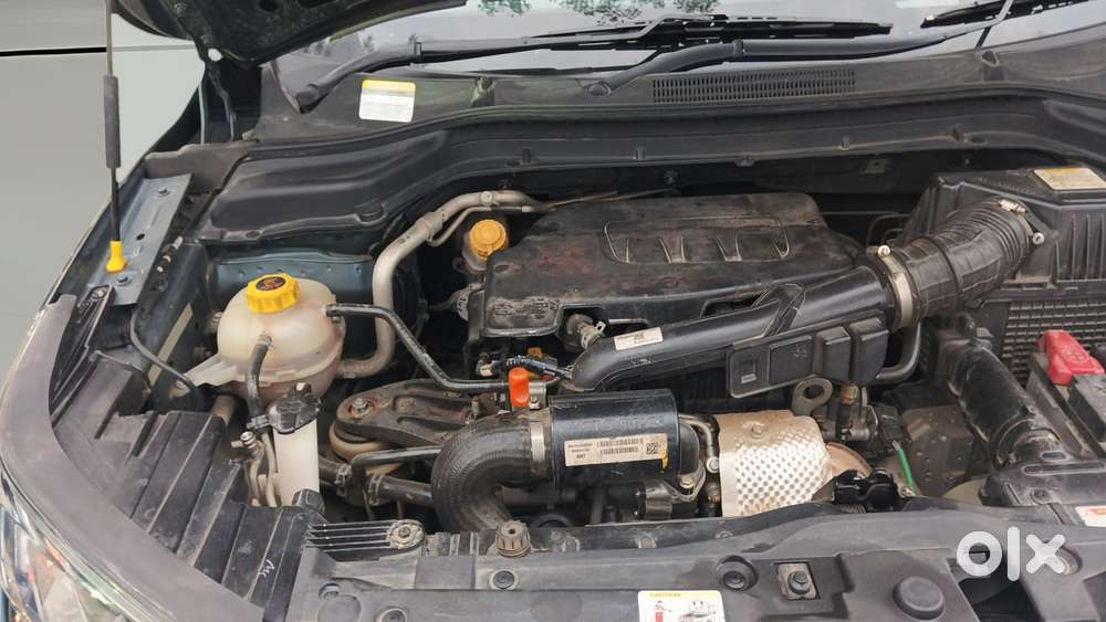 Mahindra Xuv300 1.2 W8 (o) Amt Petrol, 2022, Petrol