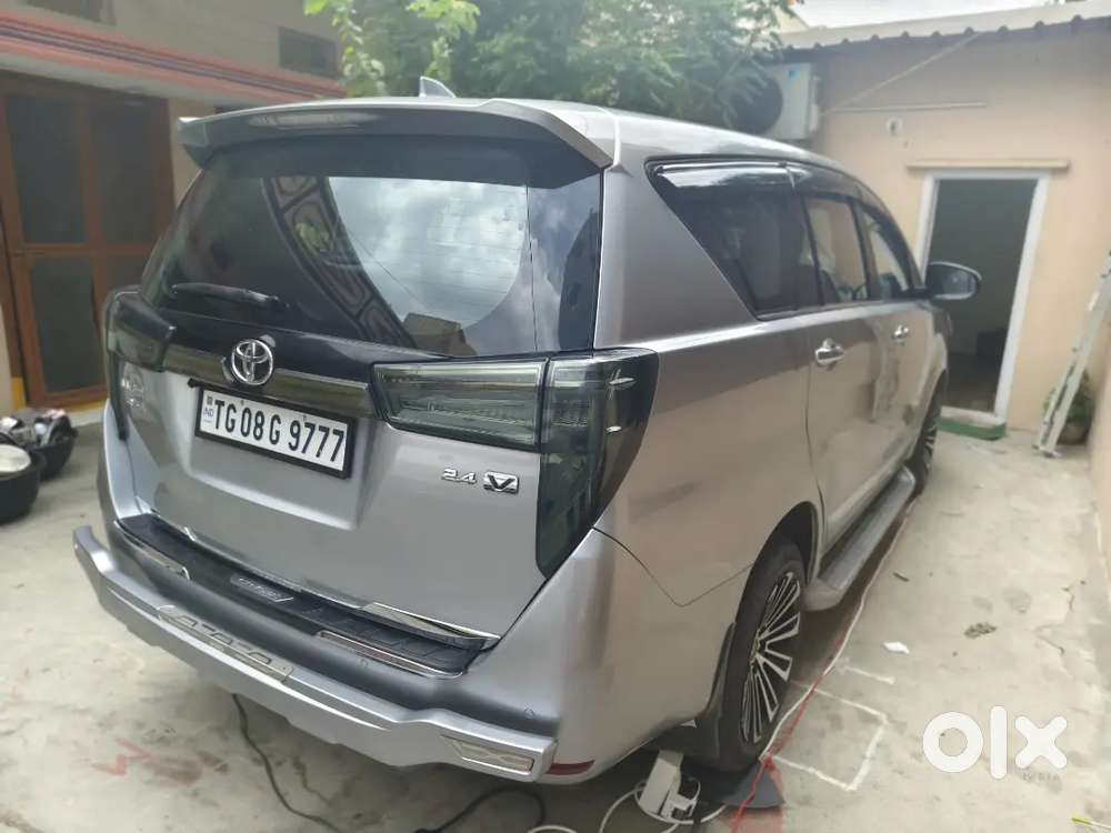 Toyota Innova Crysta 2.4 V 2024