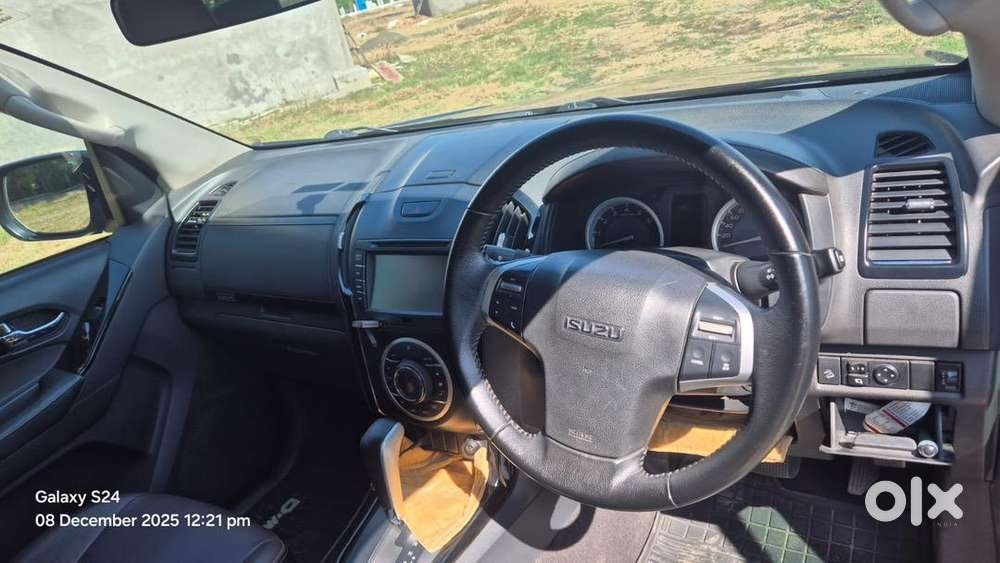 Isuzu V-cross At 2021 Diesel Well Maintained