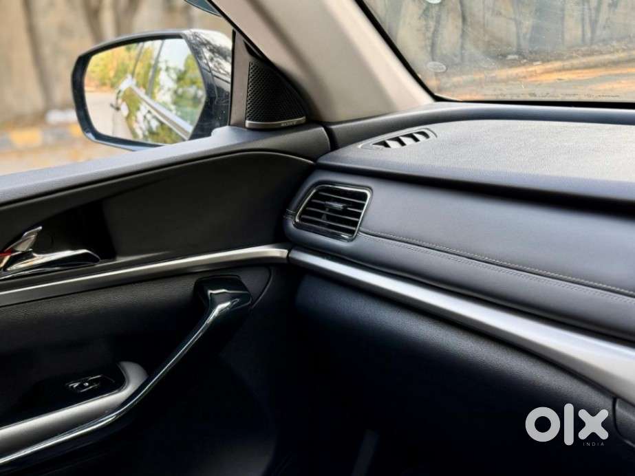 Mahindra Xuv700 2.2 Ax 7 Diesel At Luxury Pack Str, 2025, Diesel
