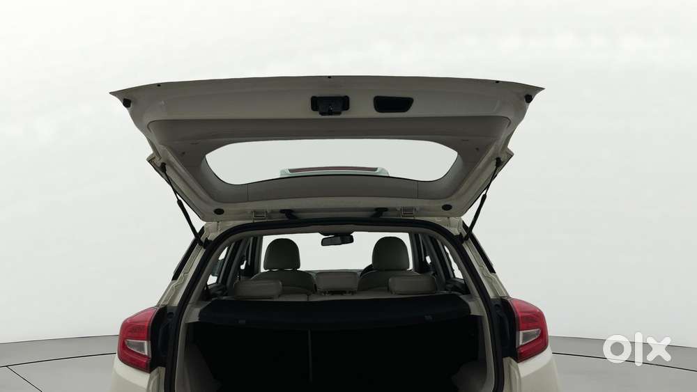 Mahindra Xuv300 1.2 W8 (o) Amt Petrol, 2023, Petrol