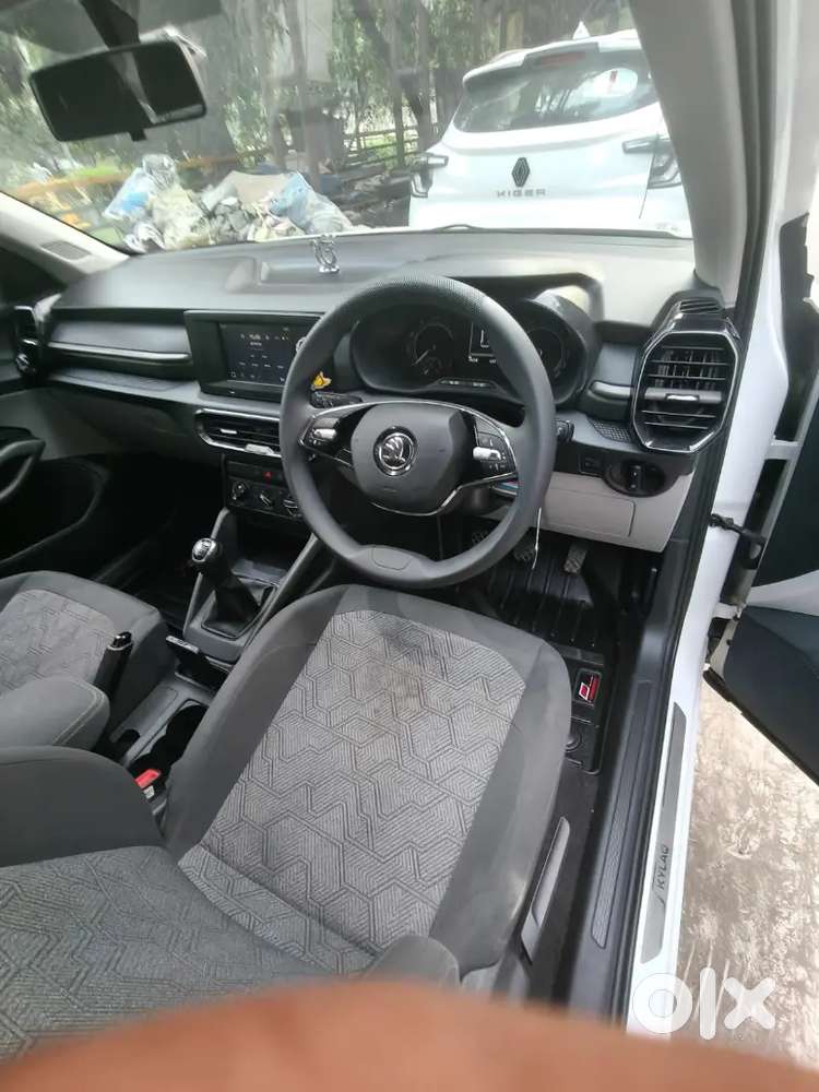 Škoda Kylaq Signature 1.0 Tsi Mt  March 2025  Single Owner  Candy W