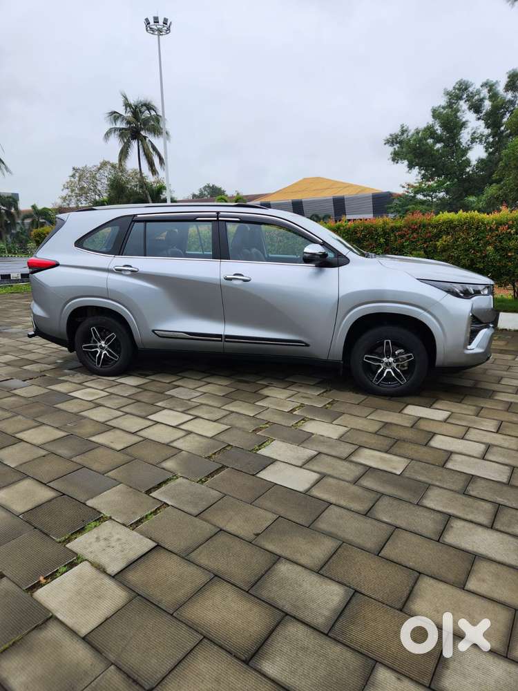 Toyota Innova Hycross 2.0 G-slf 8 Str, 2023, Petrol