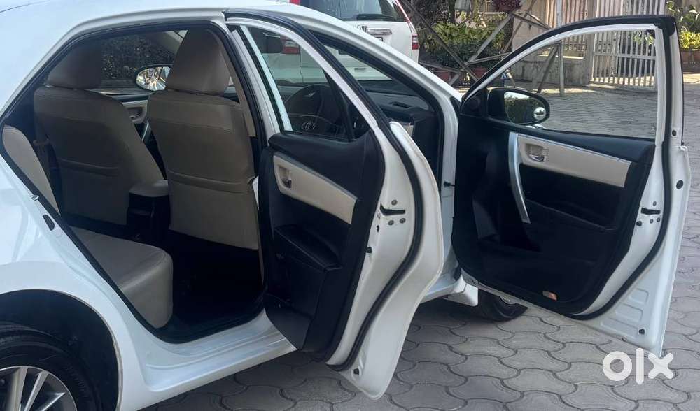Toyota Corolla Altis 1.8 Vl 2015 At 98000 Kms Chandigarh Registration.