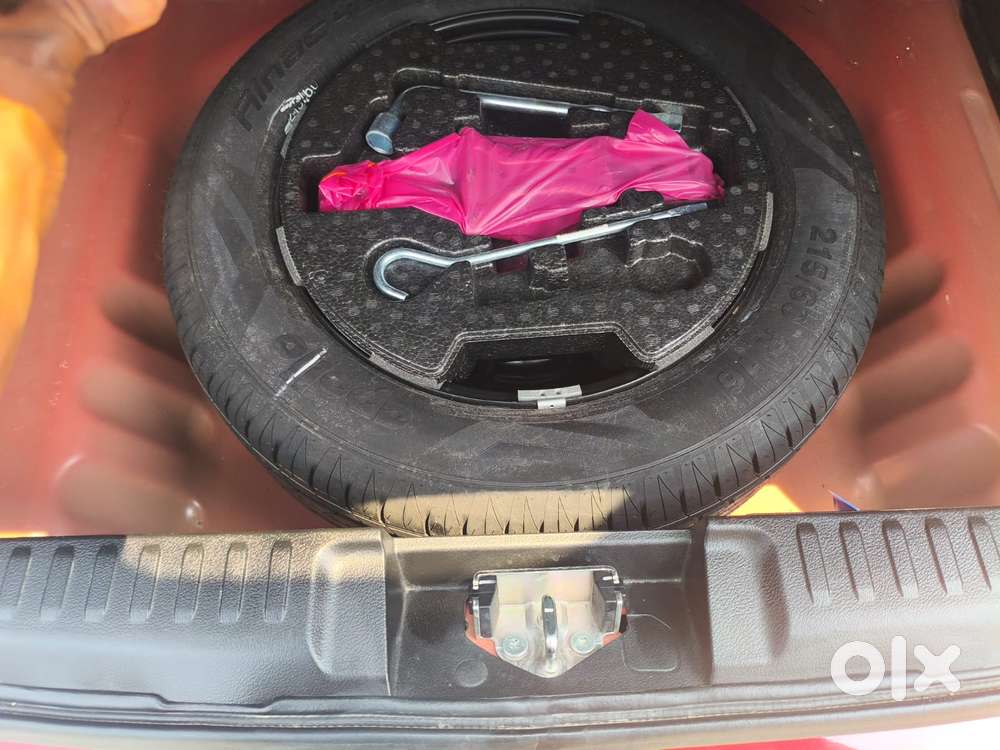 Maruti Suzuki Brezza 1.5 Zxi Smart Hybrid, 2022, Petrol