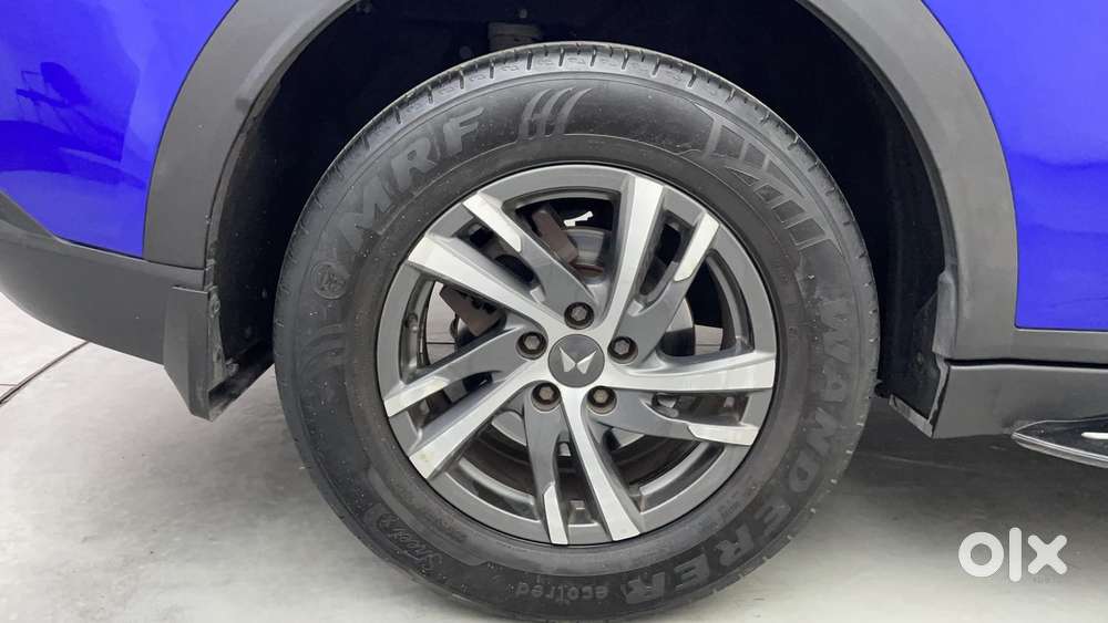 Mahindra Xuv700 2.0 Ax 5 Petrol At Str, 2022, Petrol
