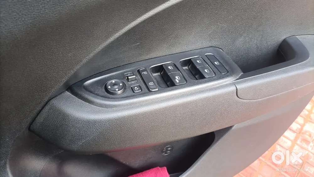 Hyundai Venue 2021 Petrol 32000 Km Driven