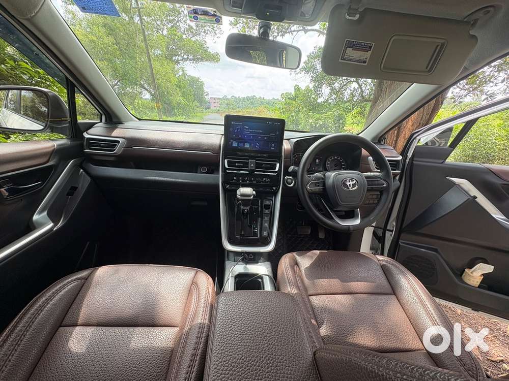 Toyota Innova Hycross 2025