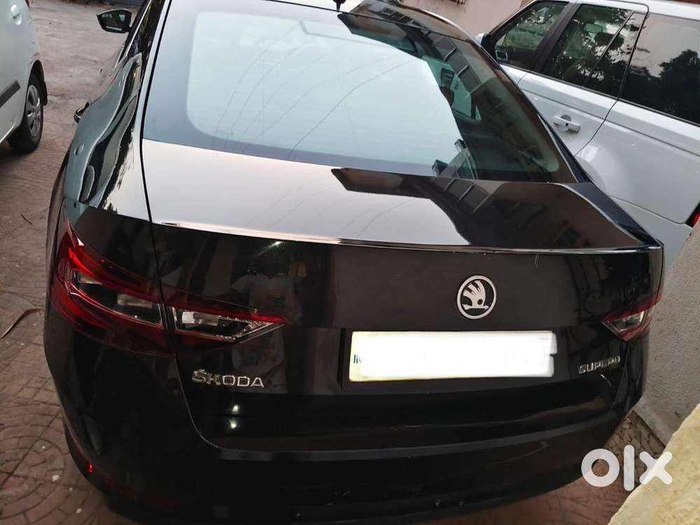 Skoda Superb 2016 Petrol 62000 Km Driven
