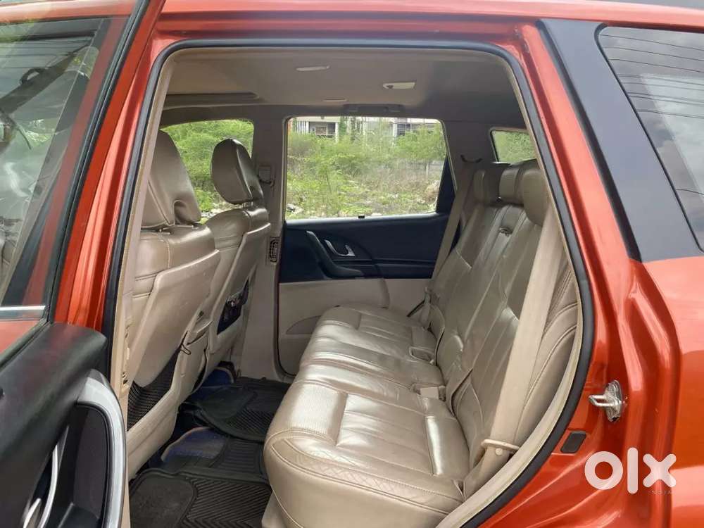 Mahindra Xuv500 W10