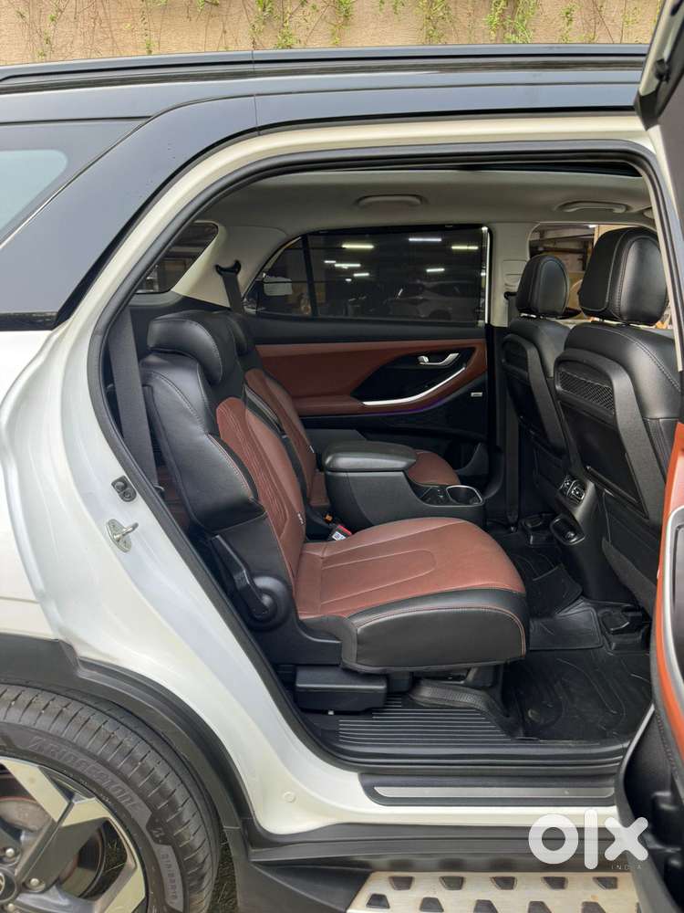 Hyundai Alcazar 2.0 Signature (o) Petrol At 6 Str Dual Tone, 2022, P..