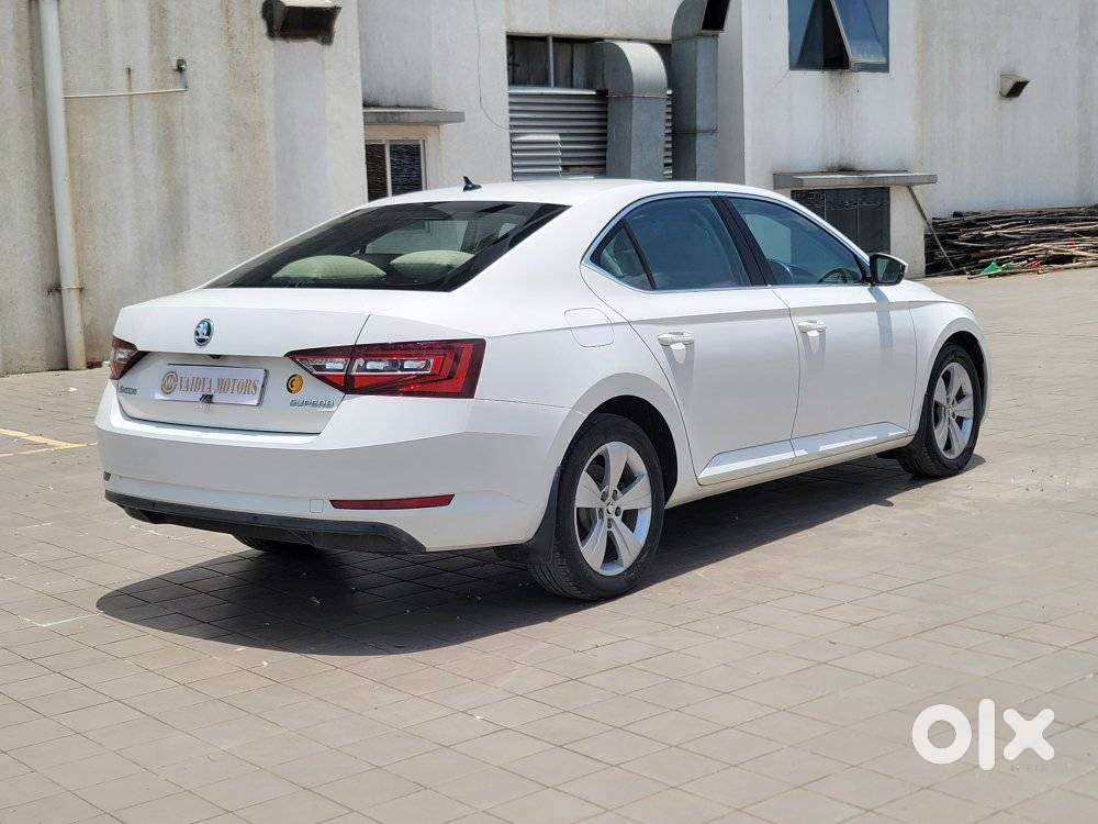 Skoda Superb Style 1.8 Tsi At, 2019, Petrol