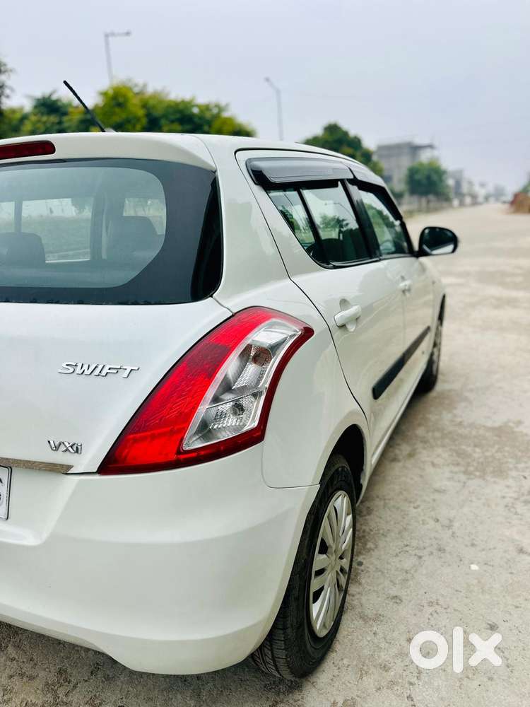 Maruti Suzuki Swift Vxi Abs Bsiv, 2014, Petrol