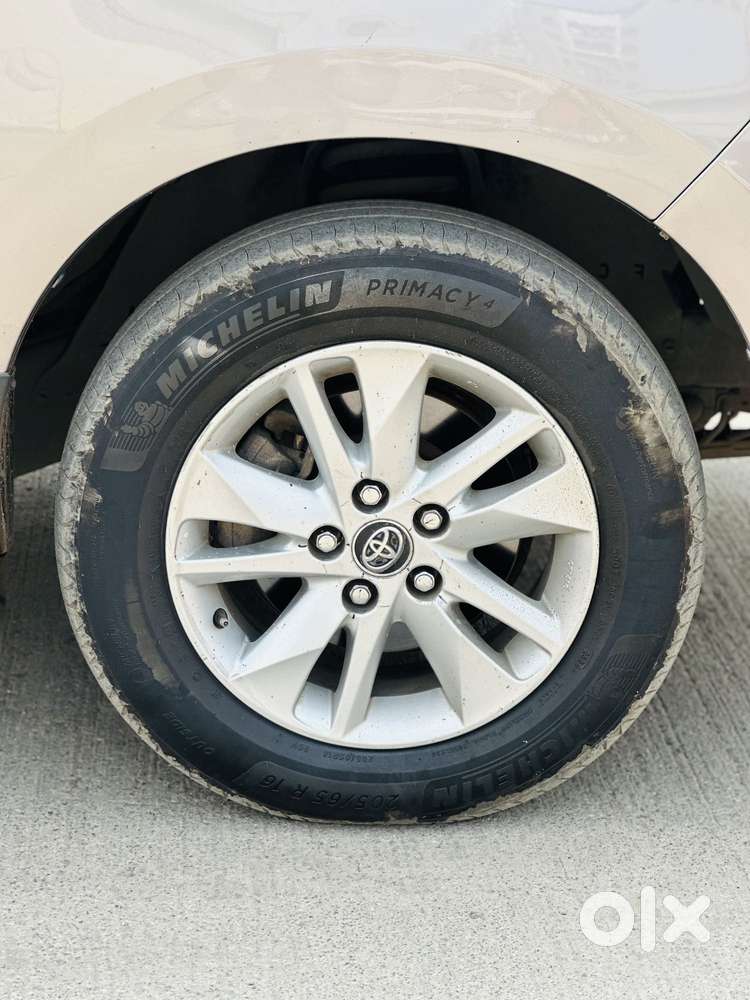 Toyota Innova Crysta 2.4 V 8 Str, 2016, Diesel