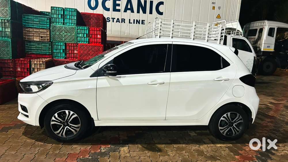 Tata Tiago Rhythm 2024
