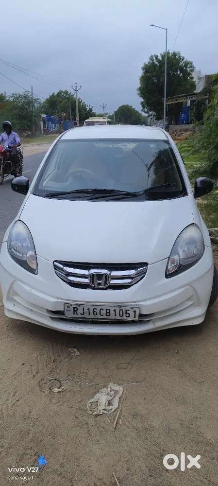 Honda Amaze 1.5 E 2013 Diesel . Only 2.70 Lac