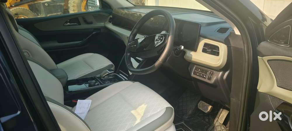Mahindra Xev9s Others, 2026, Electric