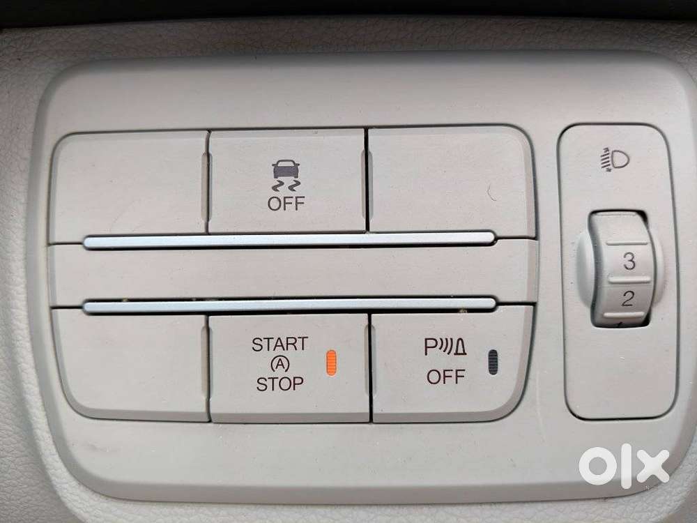 Mahindra Xuv300 1.2 W8 (o) Amt Petrol, 2023, Petrol