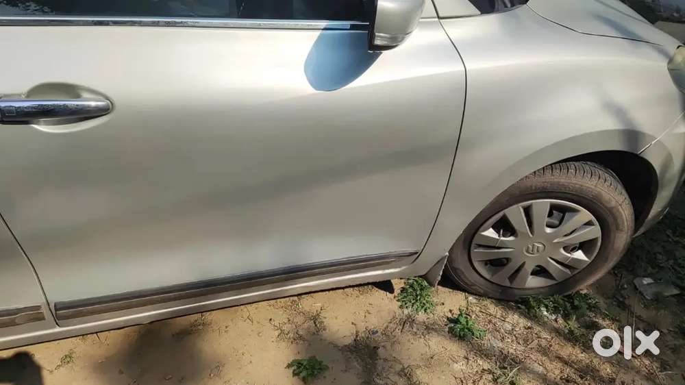 Well Maintained Cng Fitted Swift Dezire.