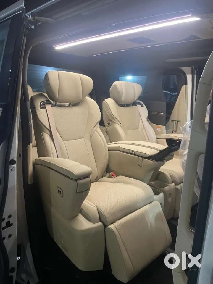 Toyota Vellfire Vip – Executive Lounge, 2025, Petrol