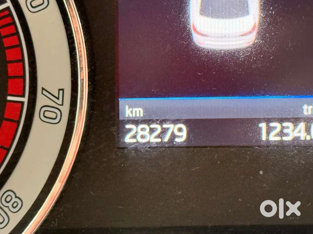 Skoda Superb 2017 L&kpetrol 28000 Km Driven