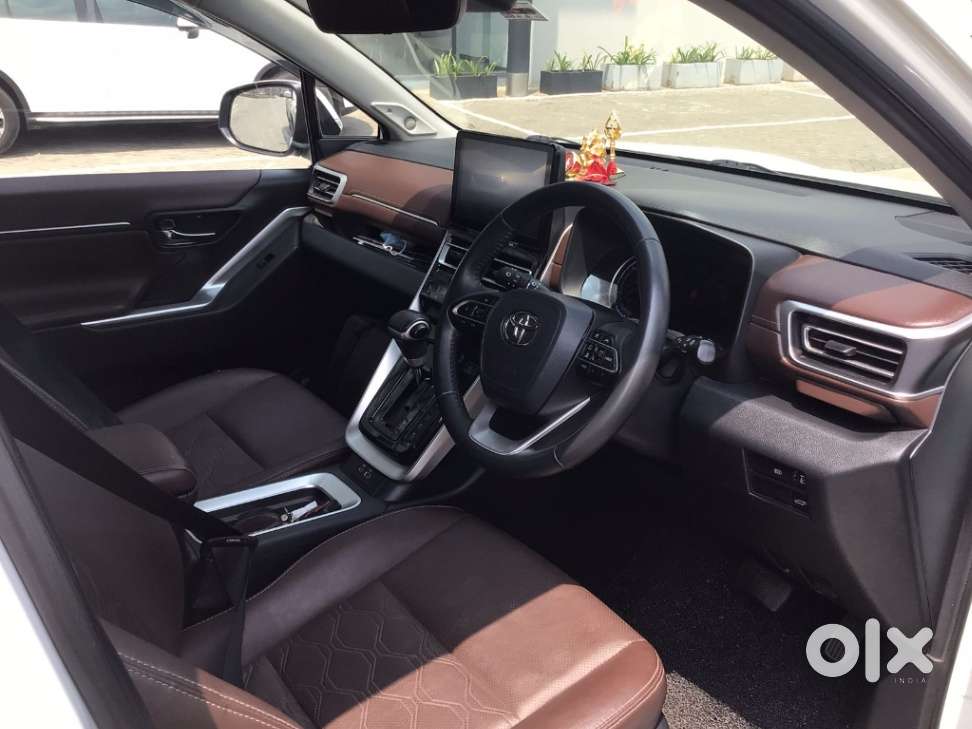 Toyota Innova Hycross 2.0 Zx Hybrid 7 Str, 2023, Petrol