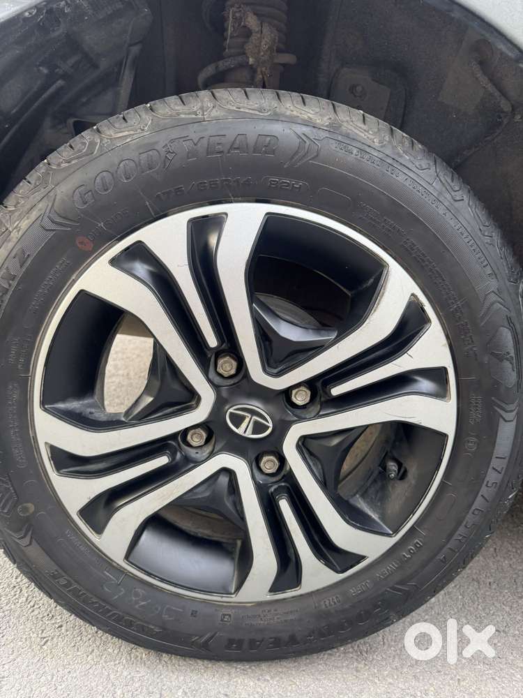 Tata Tiago 1.2 Revotron Xt (o), 2023, Petrol