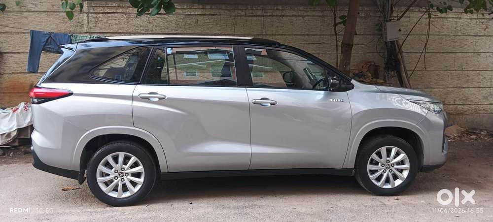 Toyota Innova Hycross 2.0 Vx (o) Hybrid 7 Str, 2023, Petrol