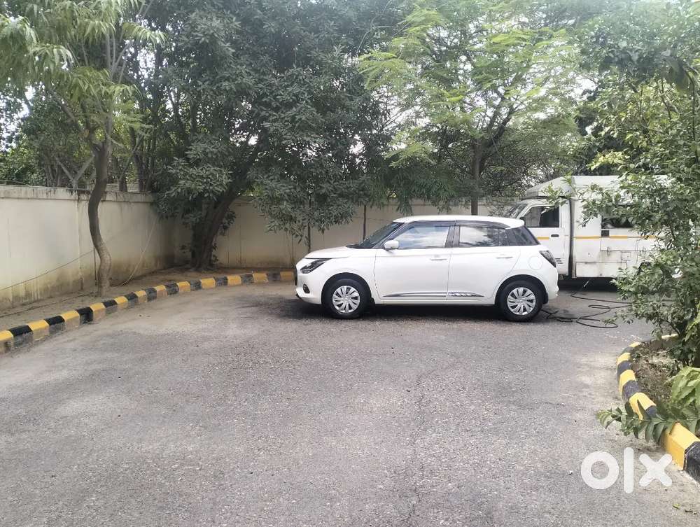 Maruti Suzuki Swift Vxi Ags 2025
