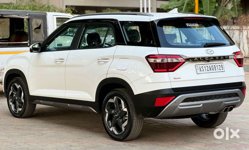 Hyundai Alcazar Platinum 7 Str 1.5 Turbo Petrol Adventure, 2023, Pet..