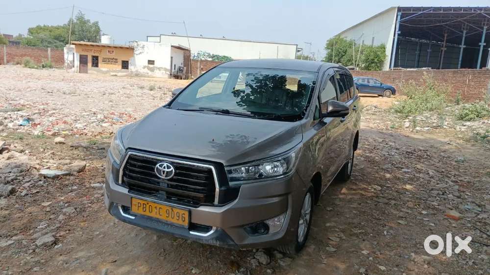 Innova Crysta 2.4 Gx 7 Setar