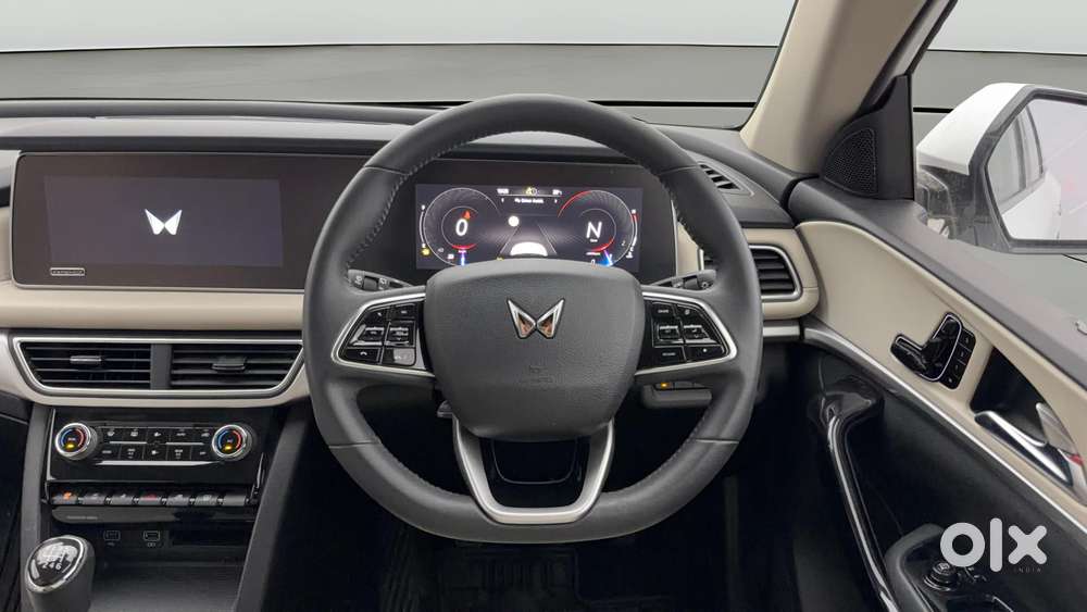 Mahindra Xuv700 2.0 Ax 7 Petrol Mt Str, 2023, Petrol