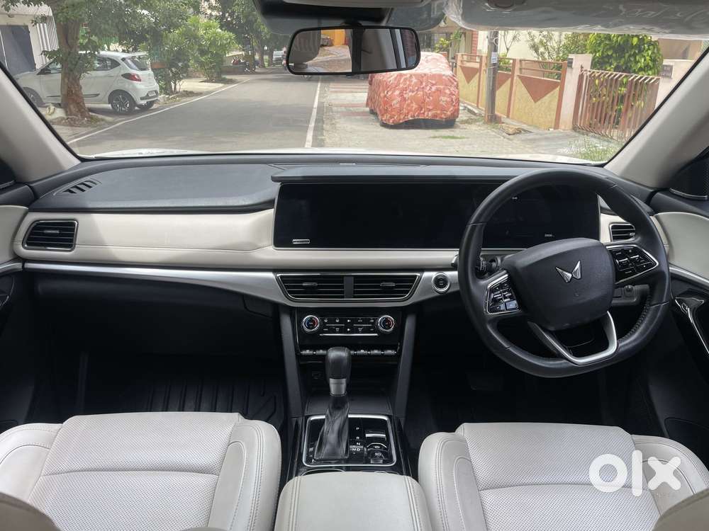 Mahindra Xuv700 2.2 Ax 7 Diesel At Str, 2024, Diesel