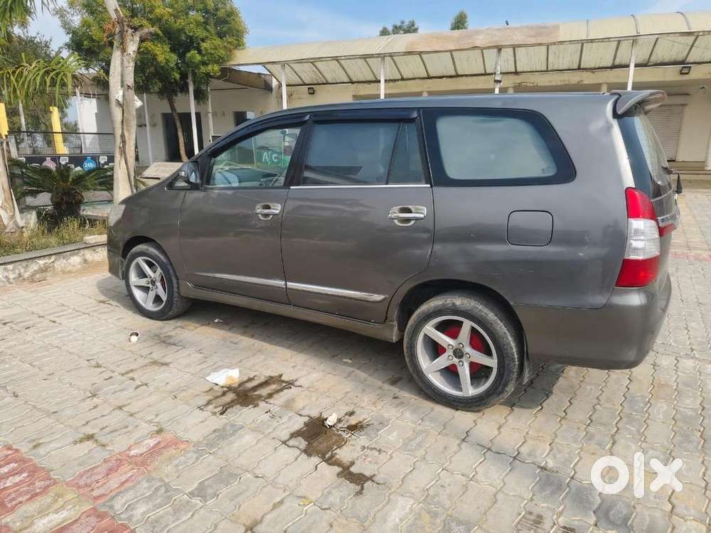 Toyota Innova 2014 Diesel Well Maintained