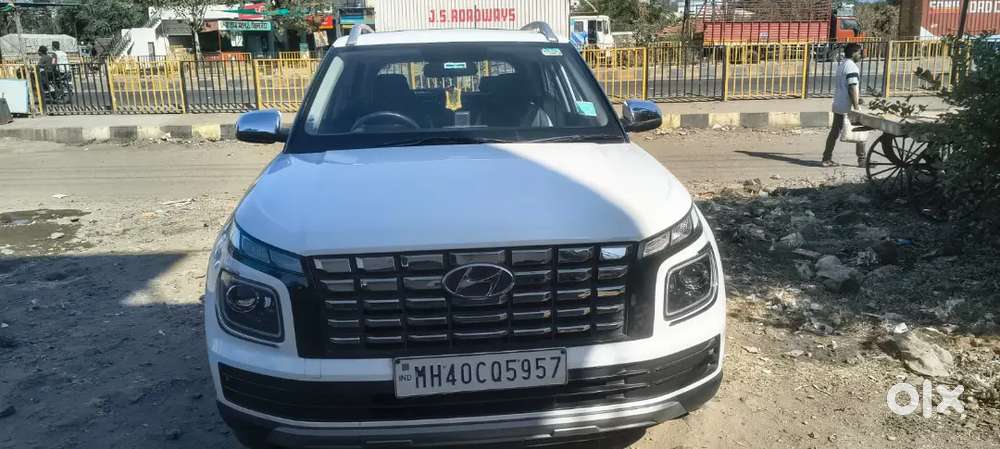 Hyundai Venue 2023 Diesel 22100 Km Driven