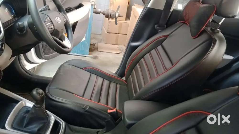 Hyundai Venue 2025 Petrol 5500 Km Driven