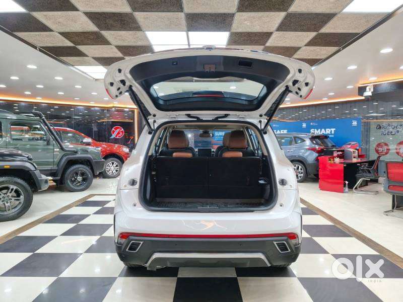 Mg Hector Plus Sharp Pro 1.5 Turbo Petrol Cvt 7 Str, 2023, Petrol