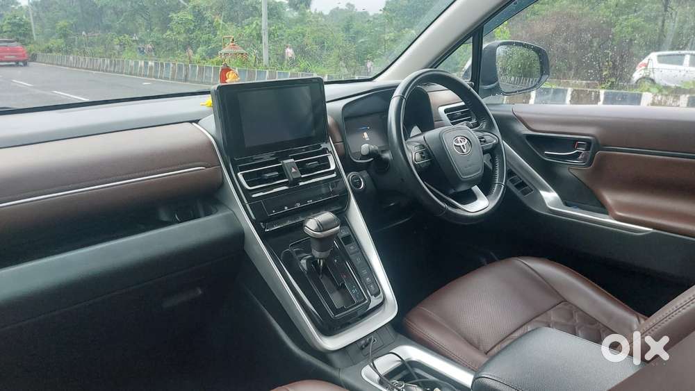 Toyota Innova Hycross 2.0 Vx Hybrid 8 Str, 2023, Petrol