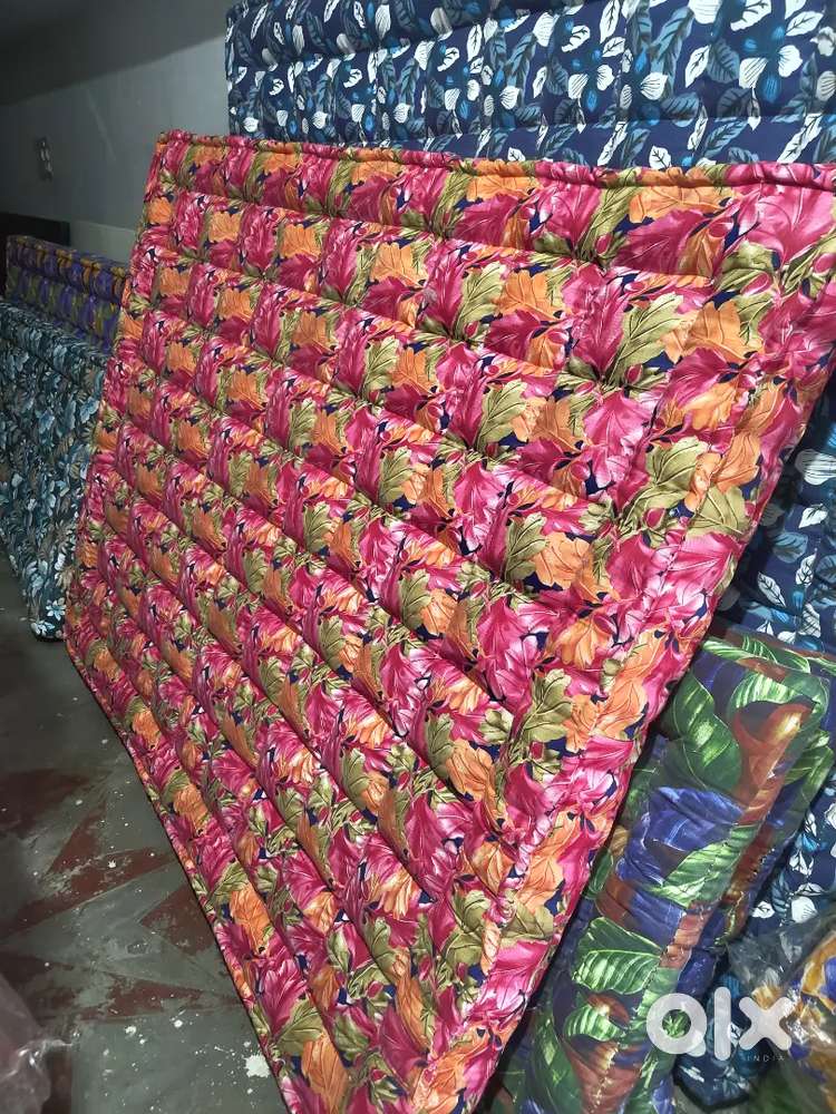 Queenley mattress, pillows