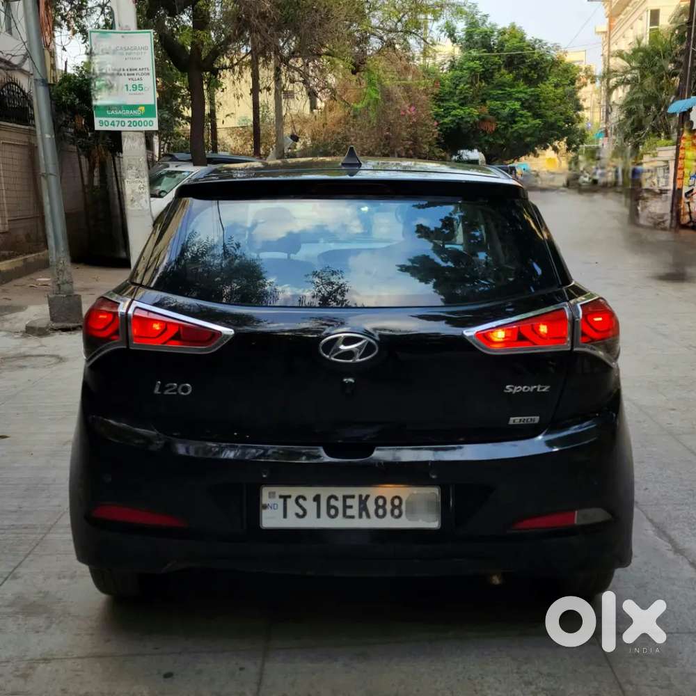 Hyundai I20 Sportz Black Color Diesel In Good Condition