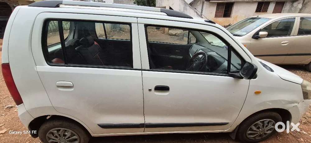 Maruti Suzuki Wagnor R 2011 Model Petrol + Lpg Company Fitted