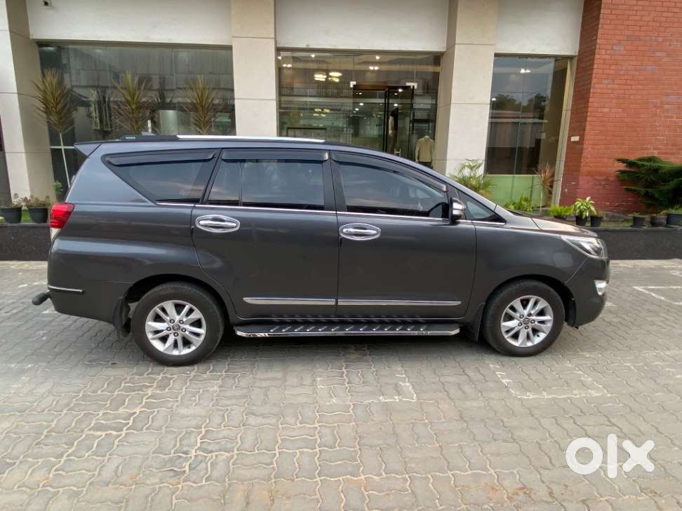 Toyota Innova Crysta 2.8 Zx At 7 Seater, 2017, Diesel