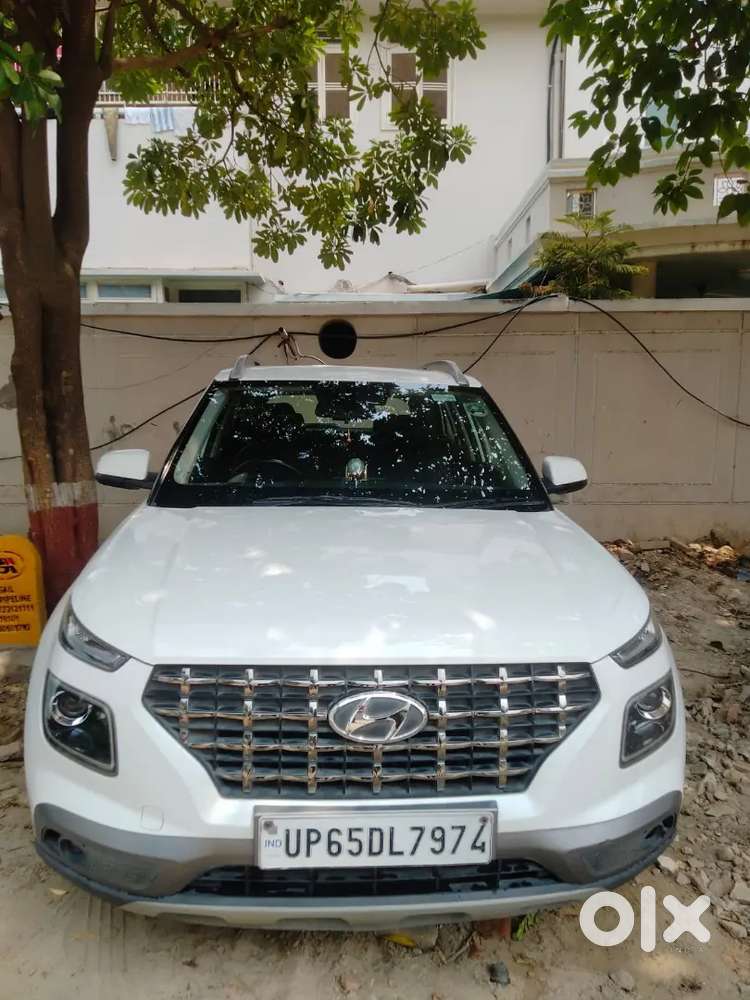 Hyundai Venue 2019 Petrol 16200 Km Driven