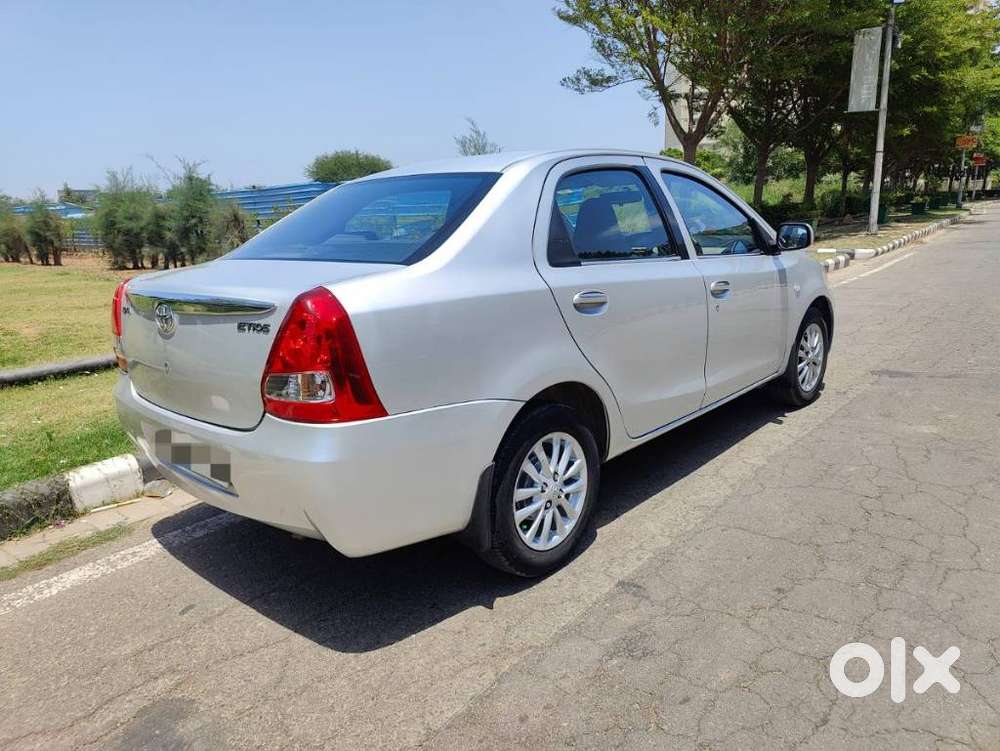 Toyota Etios V, 2011, Petrol