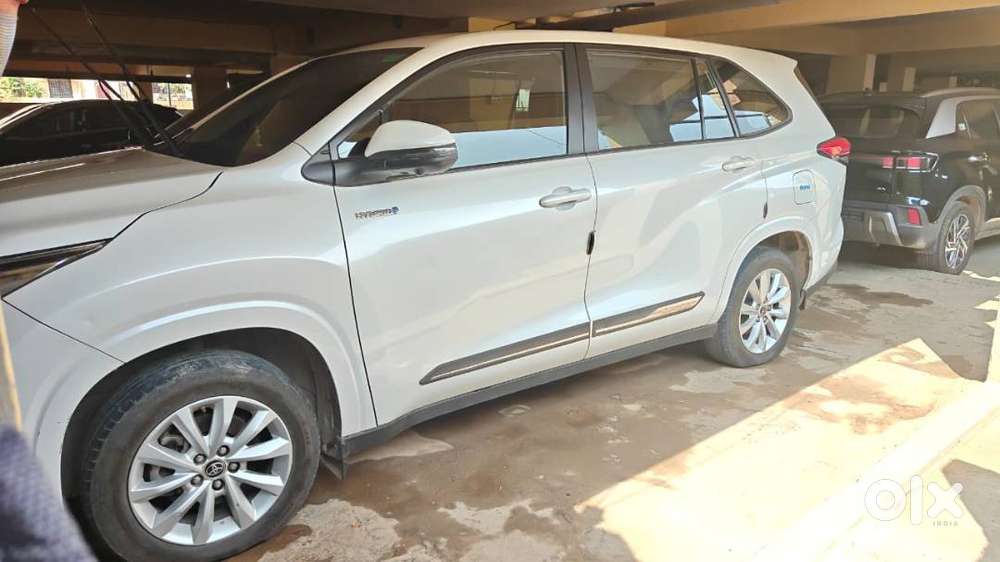 Innova Hycross Hybrid
