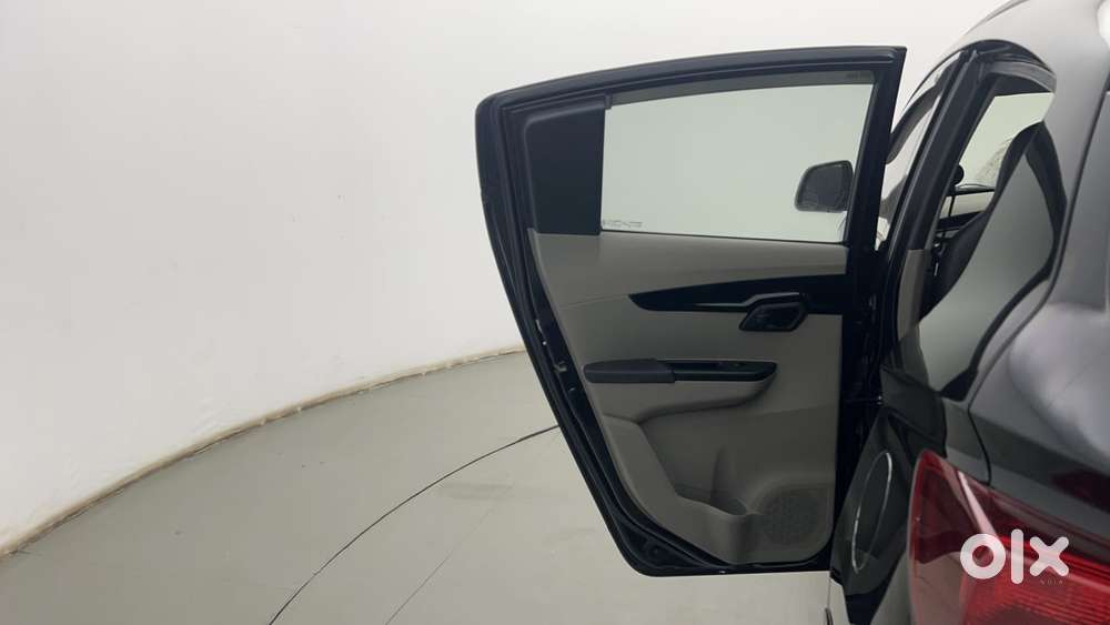 Mahindra Kuv 100 2016-2017 Mfalcon G80 K8, 2016, Petrol