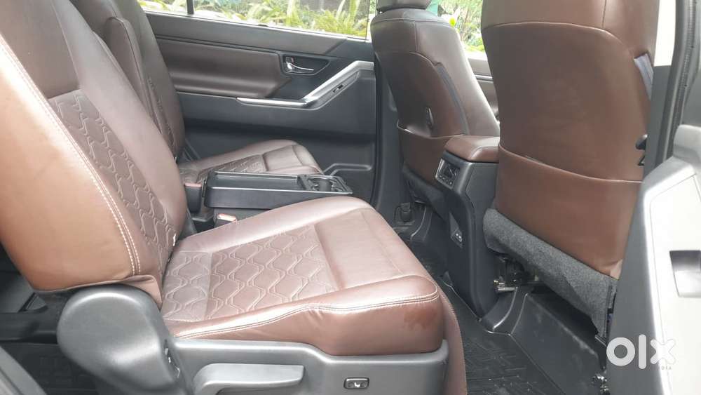Toyota Innova Hycross 2.0 Zx (o) Hybrid 7 Str, 2023