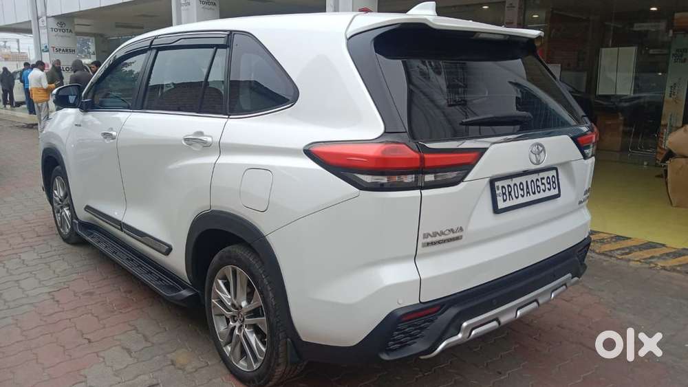 Toyota Innova Hycross 2023